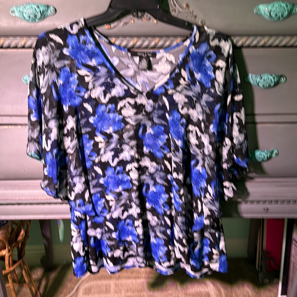 Gorgeous dressy top! Looks beautiful on! Like new! Hardly worn!